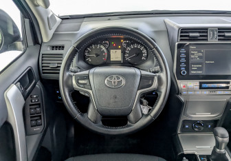 Подержанный автомобиль Toyota Land Cruiser Prado 2021 года (22 фото)