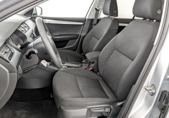 Подержанный автомобиль Skoda Octavia Liftback 2019 года (20 фото)