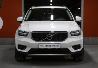 Подержанный автомобиль Volvo XC40 2019 года (2 фото)