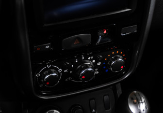Подержанный автомобиль Renault Duster 2013 года (13 фото)
