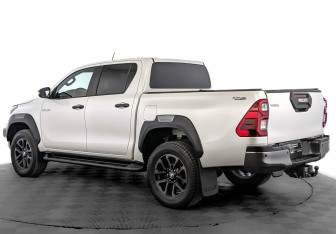 Подержанный автомобиль Toyota Hilux 2021 года (7 фото)