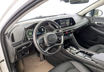 Подержанный автомобиль Hyundai Sonata 2021 года (16 фото)