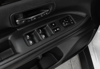 Подержанный автомобиль Mitsubishi Outlander 2016 года (19 фото)