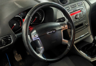 Подержанный автомобиль Ford Mondeo Sedan 2008 года (12 фото)