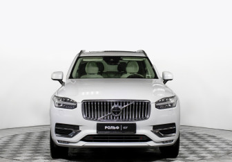Подержанный автомобиль Volvo XC90 2019 года (2 фото)
