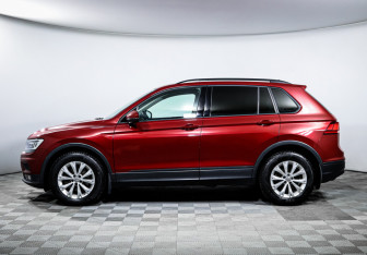 Подержанный автомобиль Volkswagen Tiguan 2019 года (8 фото)
