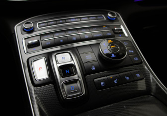 Подержанный автомобиль Hyundai Santa Fe 2022 года (19 фото)