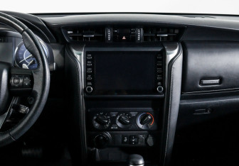 Подержанный автомобиль Toyota Fortuner 2021 года (10 фото)