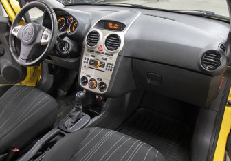 Подержанный автомобиль Opel Corsa 2007 года (11 фото)