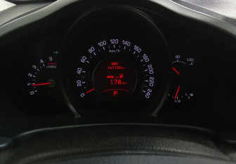 Подержанный автомобиль Kia Sportage 2011 года (13 фото)