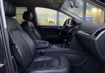 Подержанный автомобиль Audi Q7 2014 года (27 фото)