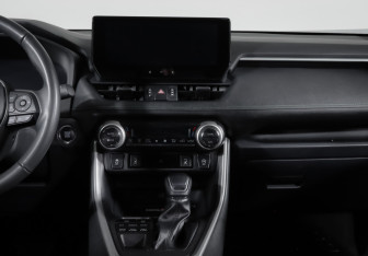 Подержанный автомобиль Toyota RAV4 2023 года (13 фото)