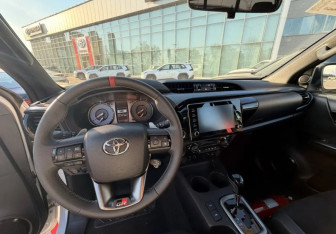 Новый Toyota Hilux 2025 (11 фото)