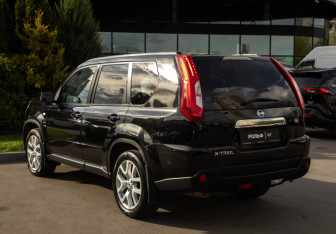 Подержанный автомобиль Nissan X-Trail 2011 года (5 фото)