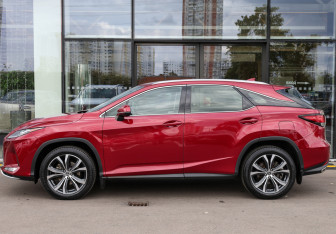 Подержанный автомобиль Lexus RX 2022 года (8 фото)