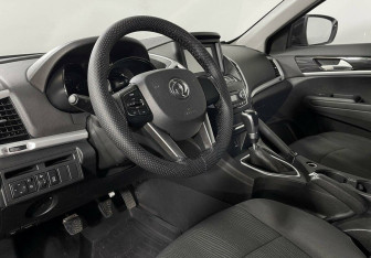 Подержанный автомобиль DongFeng AX7 2017 года (7 фото)