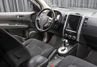 Подержанный автомобиль Nissan X-Trail 2011 года (11 фото)