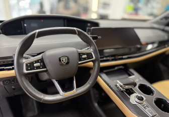 Подержанный автомобиль Changan UNI-K 2023 года (14 фото)