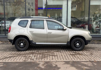 Подержанный автомобиль Renault Duster 2013 года (4 фото)