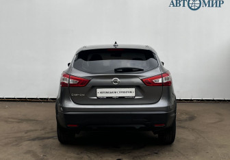 Подержанный автомобиль Nissan Qashqai 2017 года (6 фото)