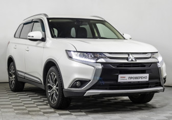 Подержанный автомобиль Mitsubishi Outlander 2017 года (3 фото)