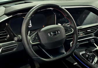 Подержанный автомобиль Geely Tugella 2022 года (12 фото)