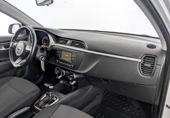 Подержанный автомобиль Kia Rio Hatchback 2021 года (10 фото)