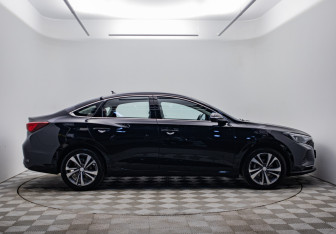 Подержанный автомобиль Changan Eado Plus 2023 года (4 фото)