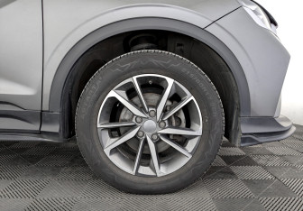 Подержанный автомобиль Geely Coolray 2022 года (18 фото)