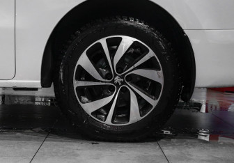 Подержанный автомобиль Peugeot Traveller 2018 года (38 фото)