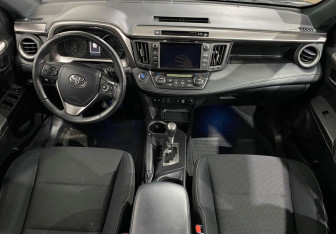 Подержанный автомобиль Toyota RAV4 2018 года (9 фото)