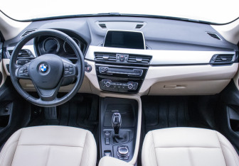 Подержанный автомобиль BMW X1 2019 года (13 фото)