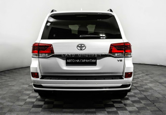 Подержанный автомобиль Toyota Land Cruiser Suv 2019 года (4 фото)