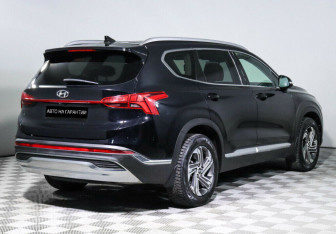 Подержанный автомобиль Hyundai Santa Fe 2021 года (3 фото)