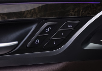 Подержанный автомобиль BMW X3 2017 года (18 фото)