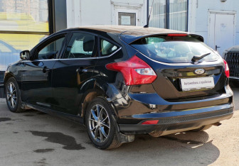 Подержанный автомобиль Ford Focus Hatchback 2013 года (7 фото)