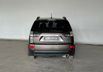 Подержанный автомобиль Mitsubishi Outlander 2011 года (6 фото)