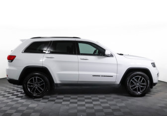 Подержанный автомобиль Jeep Grand Cherokee 2018 года (4 фото)