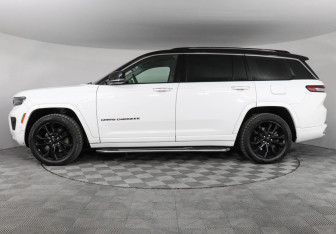 Подержанный автомобиль Jeep Grand Cherokee 2022 года (8 фото)