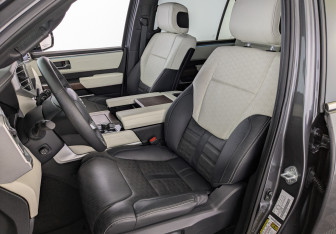 Подержанный автомобиль Toyota Sequoia 2023 года (20 фото)