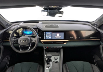 Подержанный автомобиль Geely Monjaro 2024 года (14 фото)