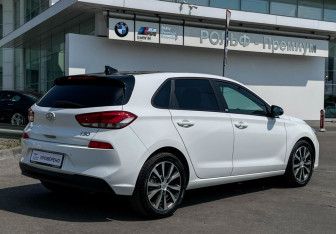 Подержанный автомобиль Hyundai i30 Hatchback 2019 года (5 фото)