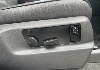Подержанный автомобиль Volkswagen Touareg 2006 года (18 фото)