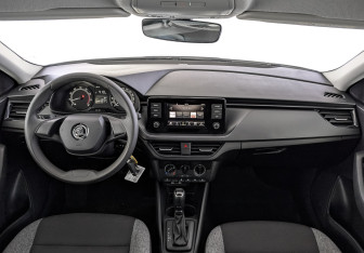 Подержанный автомобиль Skoda Rapid Liftback 2021 года (14 фото)