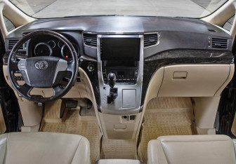 Подержанный автомобиль Toyota Alphard 2012 года (14 фото)