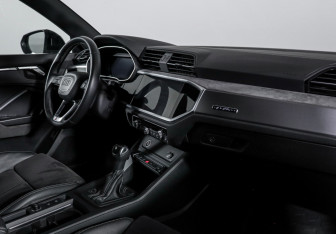 Подержанный автомобиль Audi Q3 2021 года (9 фото)