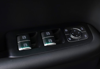 Подержанный автомобиль LiXiang L9 2023 года (23 фото)