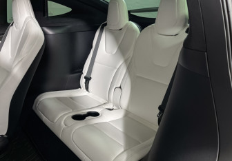 Подержанный автомобиль Tesla Model X 2020 года (17 фото)