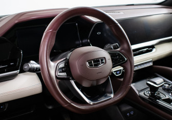 Подержанный автомобиль Geely Monjaro 2023 года (15 фото)