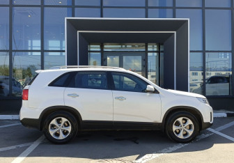 Подержанный автомобиль Kia Sorento 2016 года (4 фото)